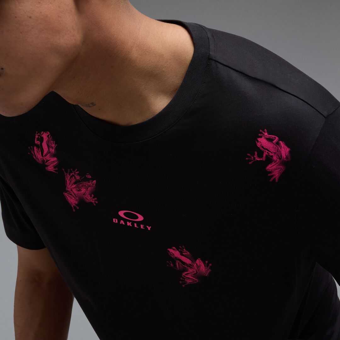 Oakley Allover Frog Tee Férfi Póló - Pitch Black - Image 3