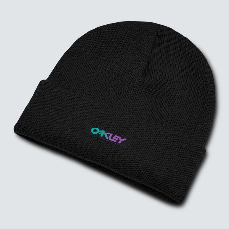 Az Oakley B1B sapka fekete színben finom kötésű, 100% akril beanie, az elején Oakley B1B logóval. Klasszikus stílusú, univerzális illeszkedésű, így hideg időben bármilyen tevékenységhez kényelmes.